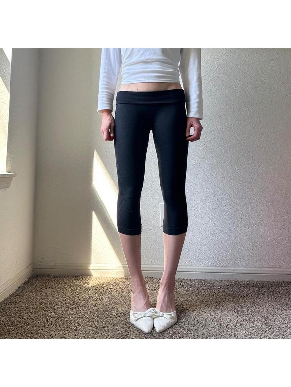 Lululemon dark grey cropped leggings capris